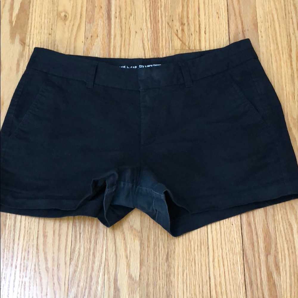 Black gap shorts